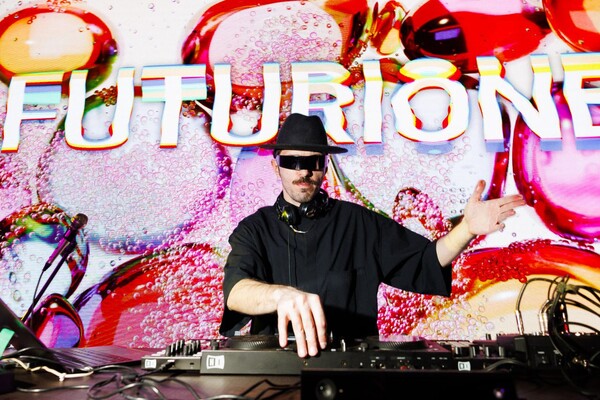 Впервые в Futurione &mdash; рэйв будущего с DJ Yujoy